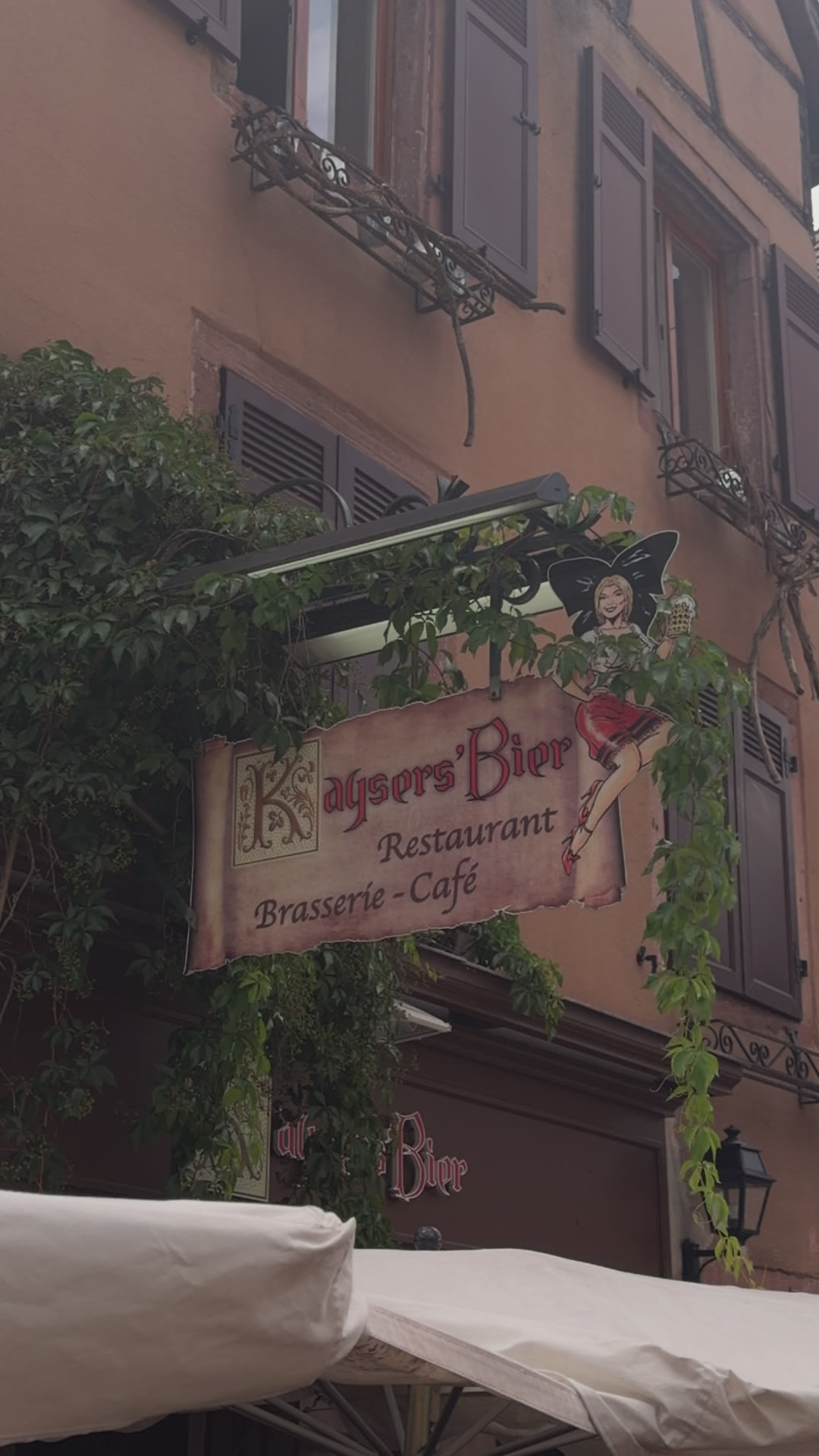 L'enseigne du restaurant