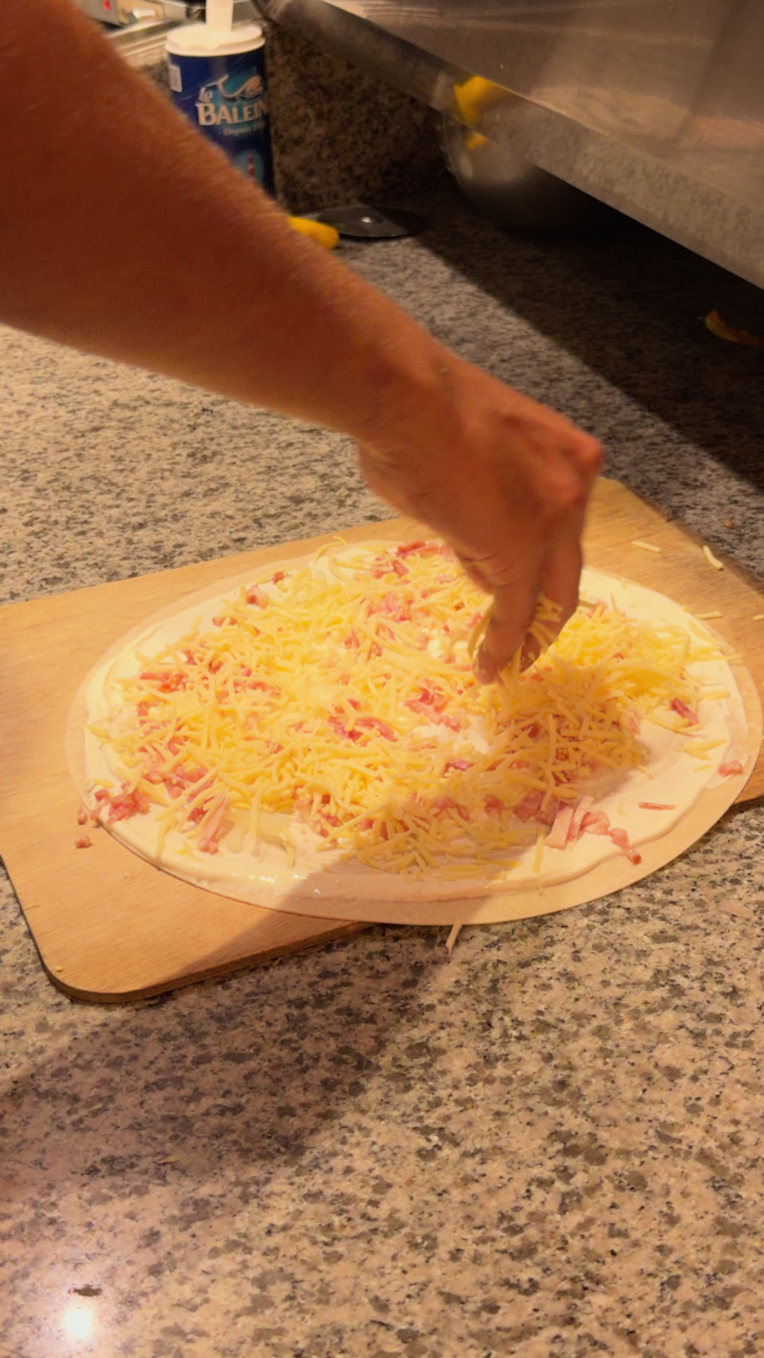 Tarte flambée en préparation