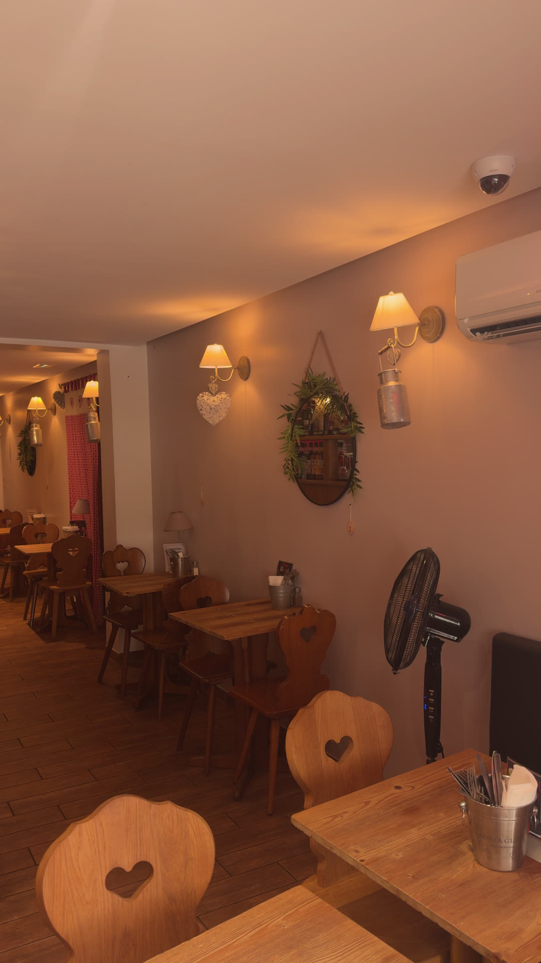 La salle chaleureuse du Kaysers'Bier